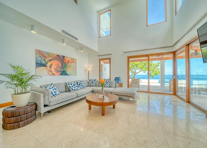 Las Verandas Hotel & Villas